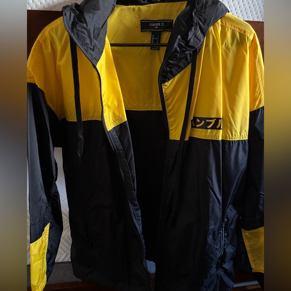 Forever 21 Men's Black and Yellow Jacket